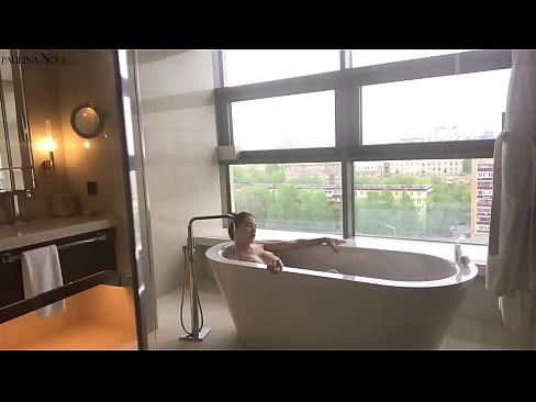 ❤️ Enorm babe som passionerat runkar av sin fitta i badrummet ☑ Sexvideo at sv.serviporno.ru ❤