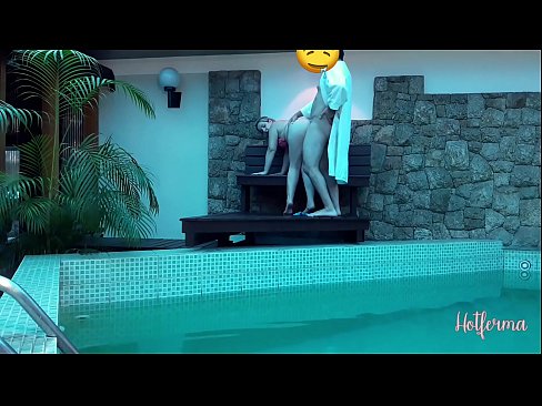 ❤️ Chefen bjuder in tjänsteflickan till poolen, men kunde inte motstå en het ☑ Sexvideo at sv.serviporno.ru ❤